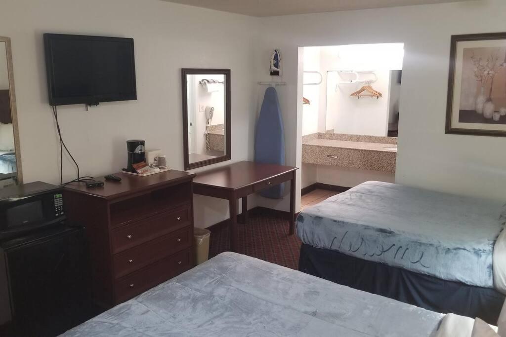 Hotel 2 Queen Beds Hotel Room 222 Wi-Fi Hot Tub Booking Stillwater Exterior foto