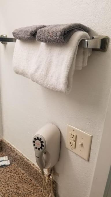 Hotel 2 Queen Beds Hotel Room 222 Wi-Fi Hot Tub Booking Stillwater Exterior foto